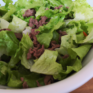 Imagem da receita  Salada de alface com carne mo...